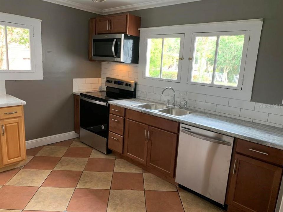 For Sale: $439,000 (5 beds, 0 baths, 1960 Square Feet)
