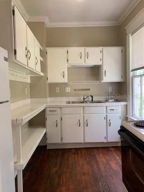 For Sale: $439,000 (5 beds, 0 baths, 1960 Square Feet)