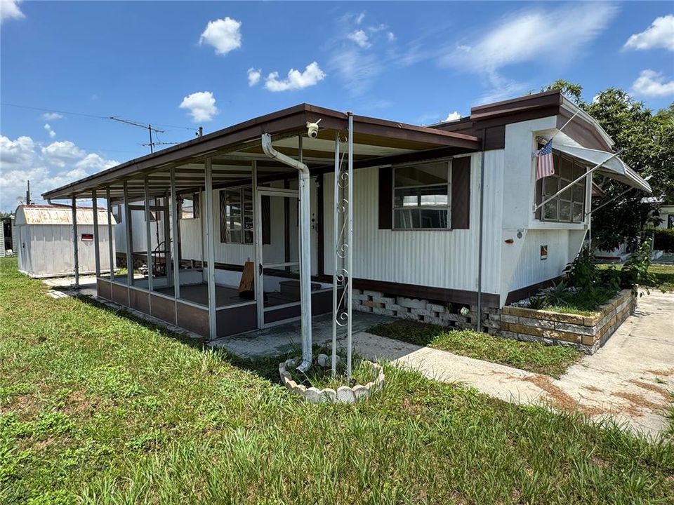 For Sale: $69,000 (2 beds, 1 baths, 744 Square Feet)