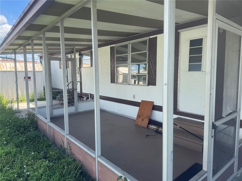 For Sale: $69,000 (2 beds, 1 baths, 744 Square Feet)