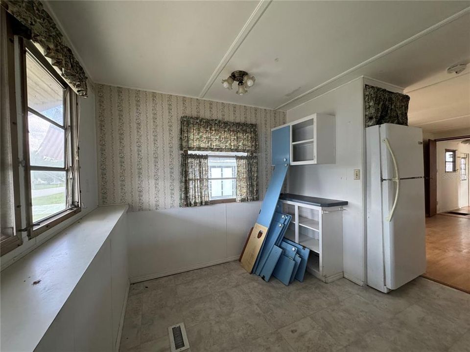 For Sale: $69,000 (2 beds, 1 baths, 744 Square Feet)