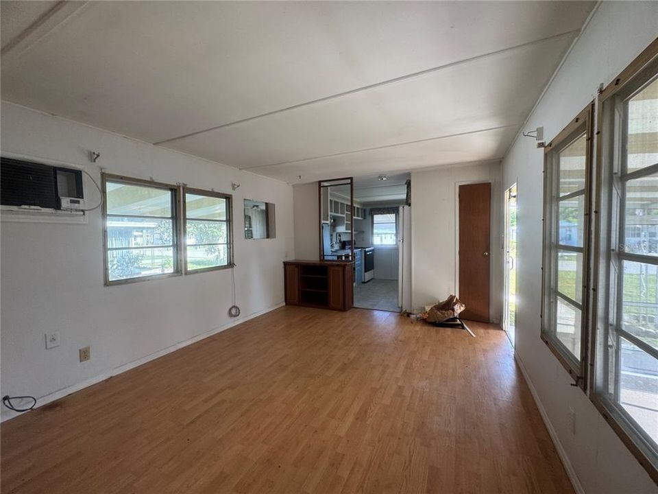 For Sale: $69,000 (2 beds, 1 baths, 744 Square Feet)