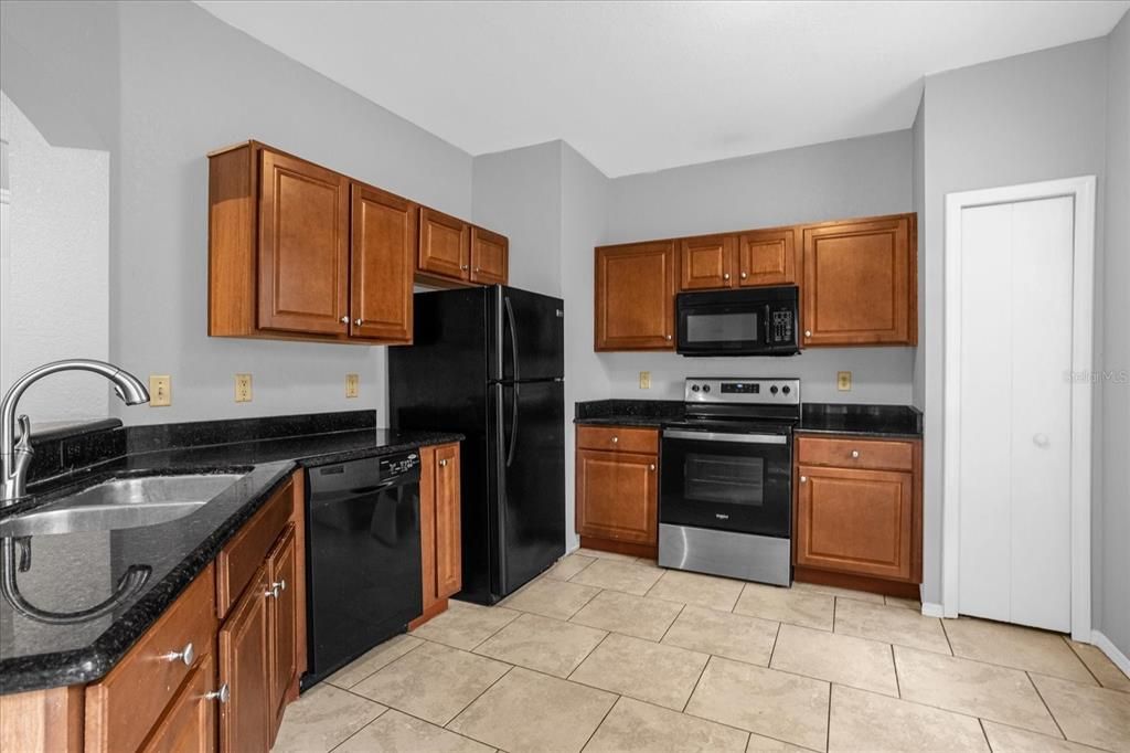 En Venta: $185,000 (3 camas, 2 baños, 1455 Pies cuadrados)