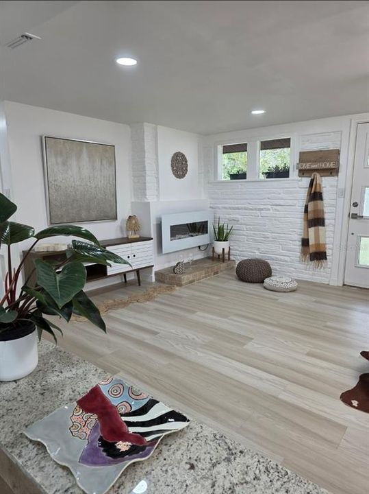 En Venta: $399,000 (3 camas, 2 baños, 1101 Pies cuadrados)