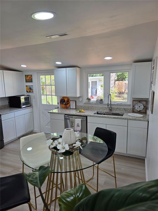 En Venta: $399,000 (3 camas, 2 baños, 1101 Pies cuadrados)