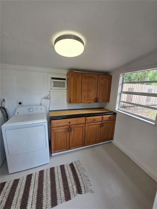 En Venta: $399,000 (3 camas, 2 baños, 1101 Pies cuadrados)