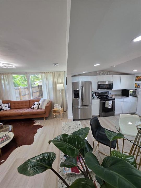 En Venta: $399,000 (3 camas, 2 baños, 1101 Pies cuadrados)