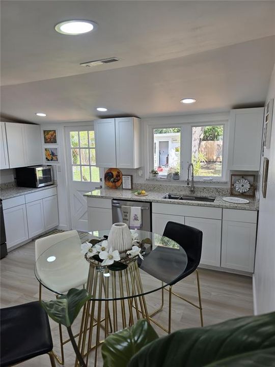 En Venta: $399,000 (3 camas, 2 baños, 1101 Pies cuadrados)