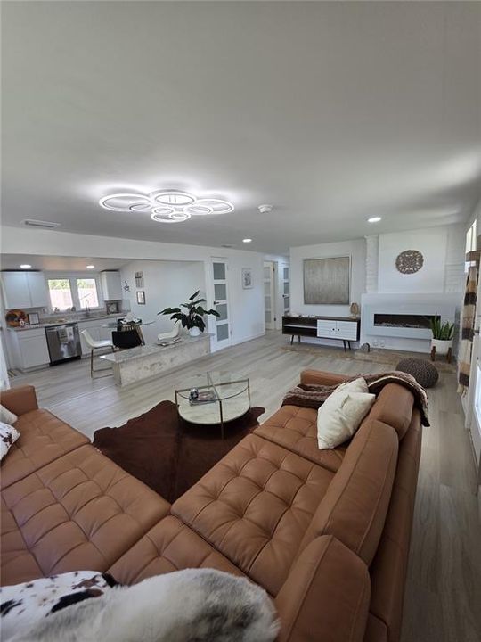 En Venta: $399,000 (3 camas, 2 baños, 1101 Pies cuadrados)