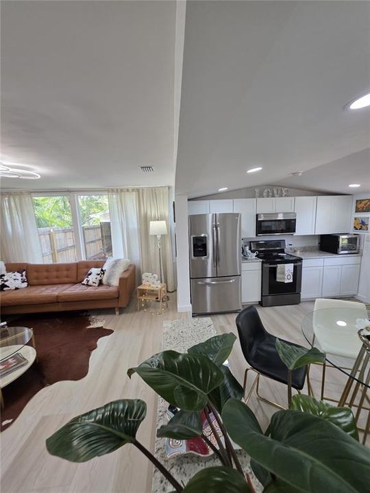 En Venta: $399,000 (3 camas, 2 baños, 1101 Pies cuadrados)
