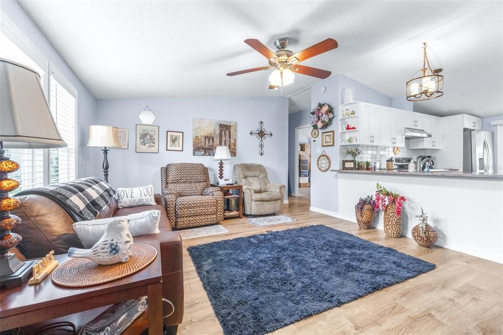 For Sale: $191,000 (3 beds, 2 baths, 1170 Square Feet)