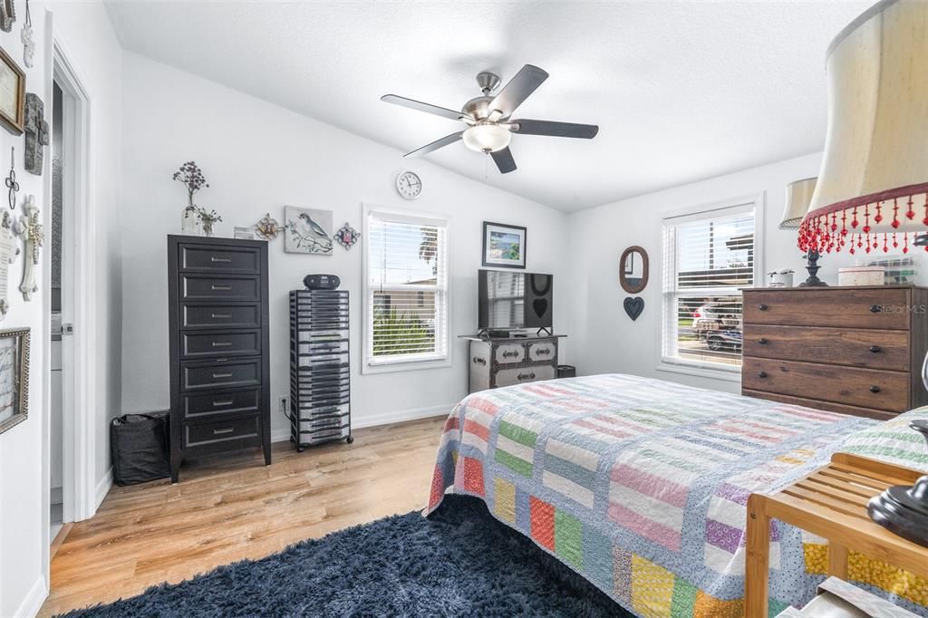 For Sale: $191,000 (3 beds, 2 baths, 1170 Square Feet)