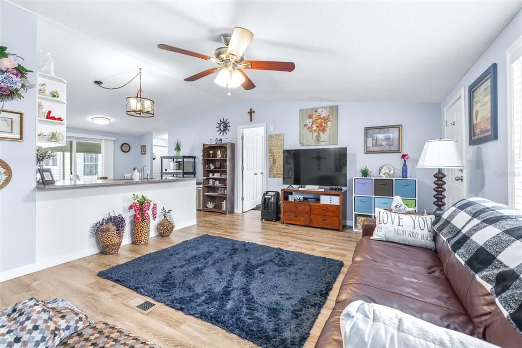 For Sale: $191,000 (3 beds, 2 baths, 1170 Square Feet)