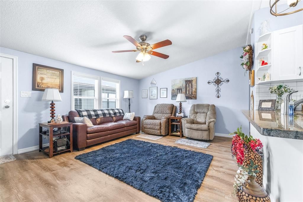 For Sale: $191,000 (3 beds, 2 baths, 1170 Square Feet)