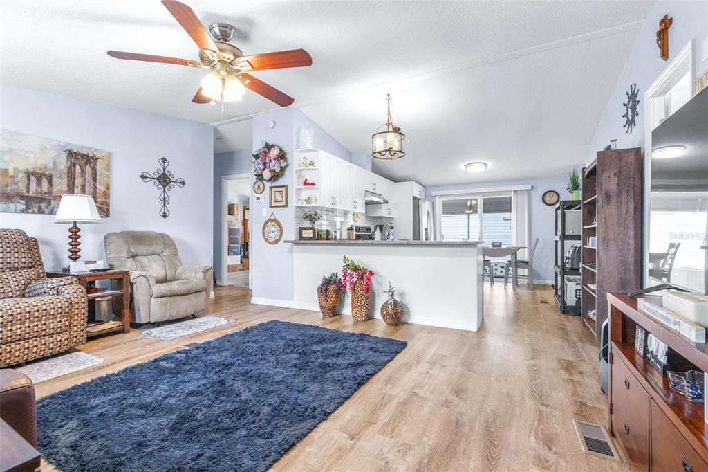 For Sale: $191,000 (3 beds, 2 baths, 1170 Square Feet)