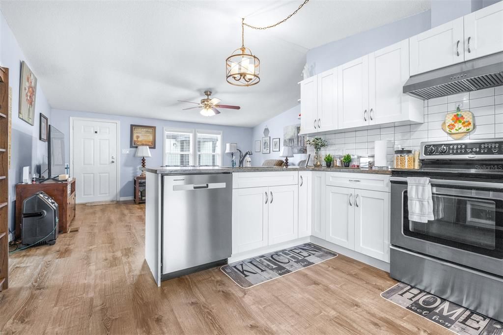 For Sale: $191,000 (3 beds, 2 baths, 1170 Square Feet)