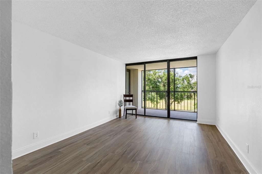 На продажу: $349,900 (2 спален, 2 ванн, 1385 Квадратных фут)