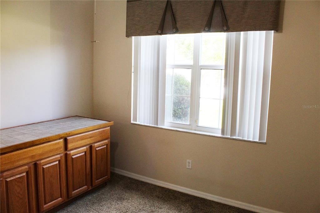Activo con contrato: $389,600 (3 camas, 2 baños, 1771 Pies cuadrados)