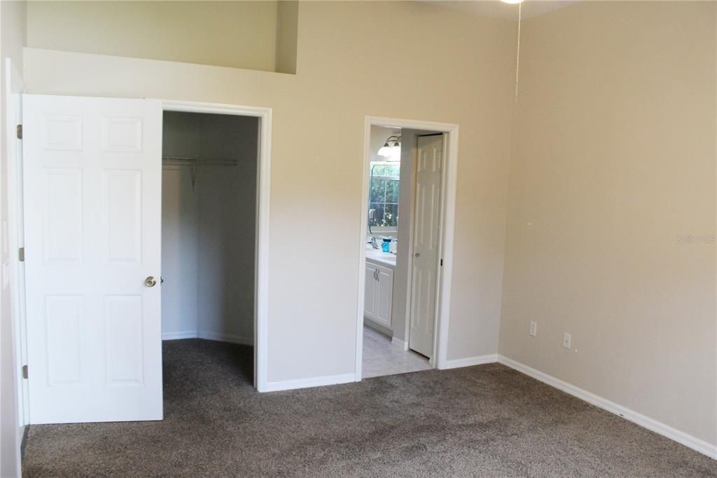 Activo con contrato: $389,600 (3 camas, 2 baños, 1771 Pies cuadrados)