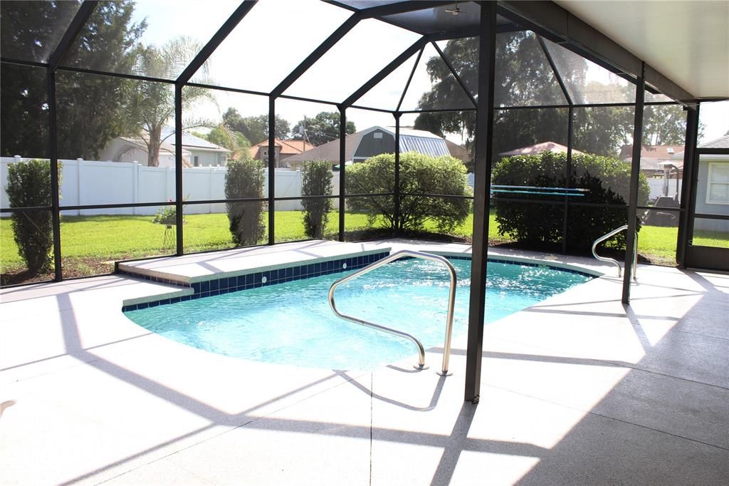 Activo con contrato: $389,600 (3 camas, 2 baños, 1771 Pies cuadrados)