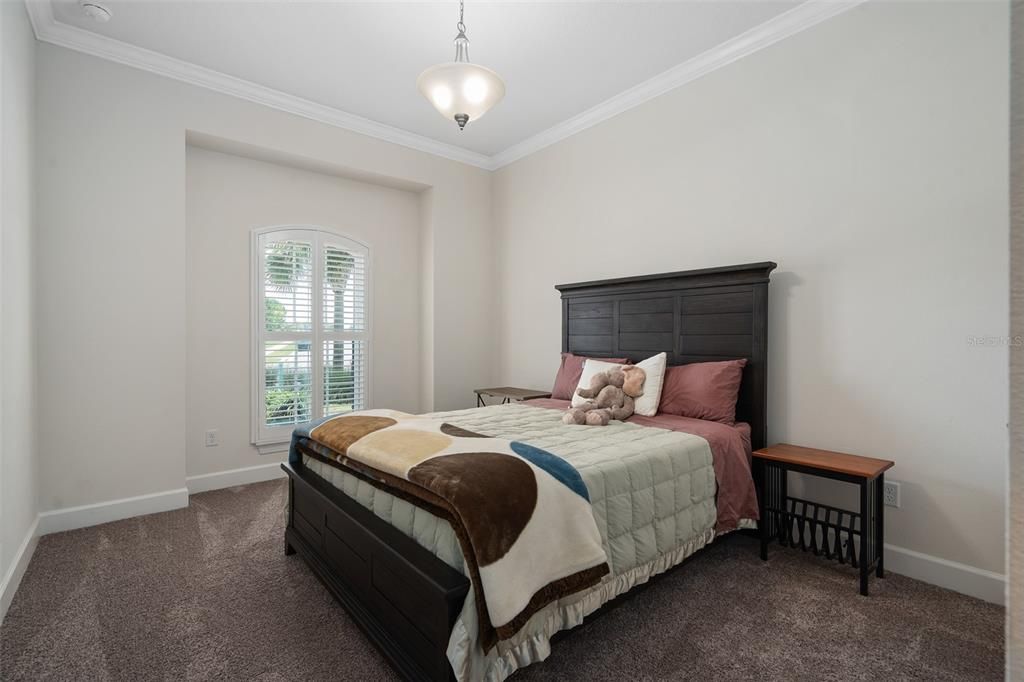 Activo con contrato: $633,900 (3 camas, 3 baños, 2420 Pies cuadrados)