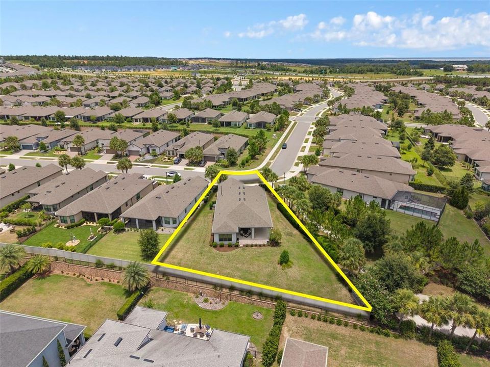 Activo con contrato: $633,900 (3 camas, 3 baños, 2420 Pies cuadrados)
