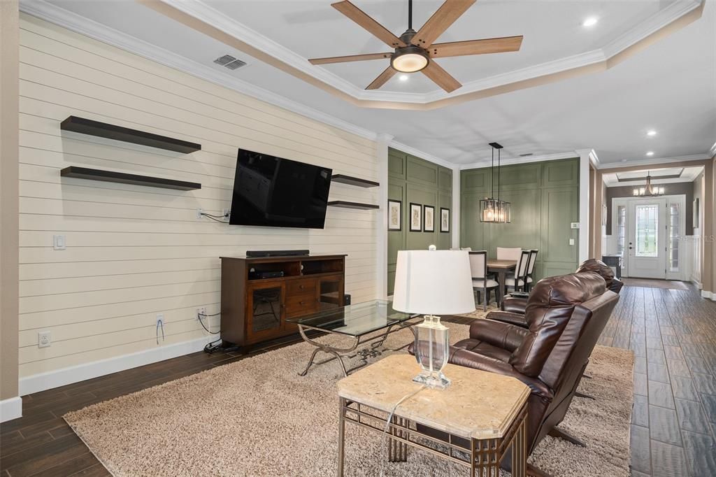 Activo con contrato: $633,900 (3 camas, 3 baños, 2420 Pies cuadrados)