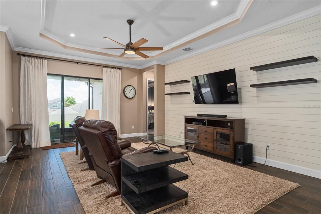 Activo con contrato: $633,900 (3 camas, 3 baños, 2420 Pies cuadrados)