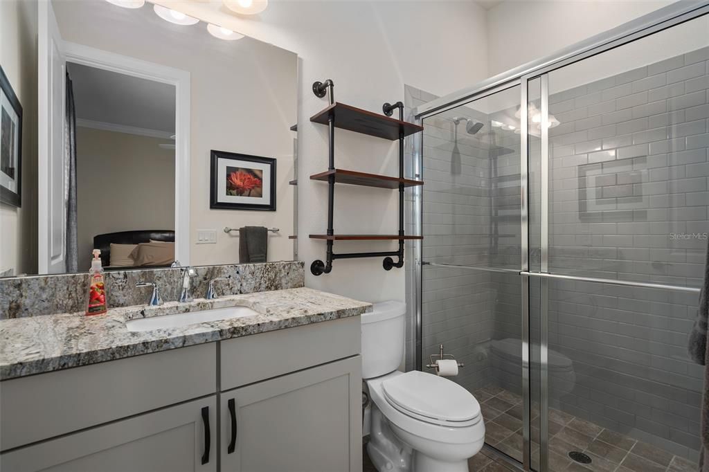 Activo con contrato: $633,900 (3 camas, 3 baños, 2420 Pies cuadrados)
