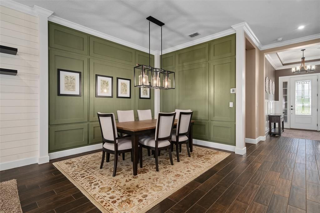 Activo con contrato: $633,900 (3 camas, 3 baños, 2420 Pies cuadrados)