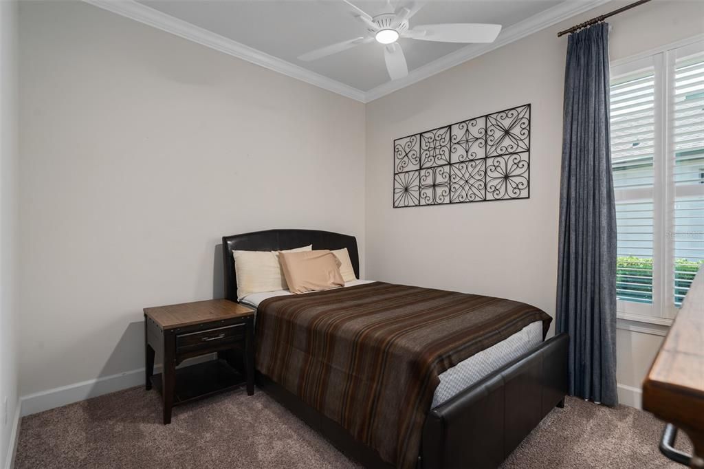 Activo con contrato: $633,900 (3 camas, 3 baños, 2420 Pies cuadrados)