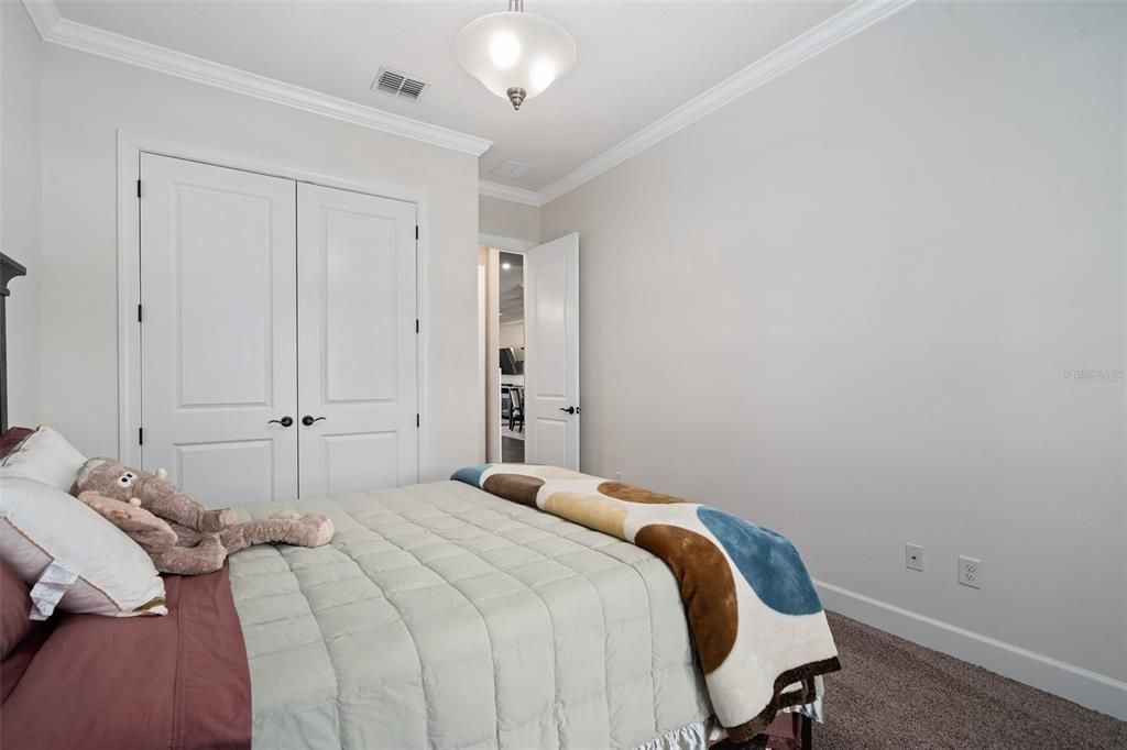 Activo con contrato: $633,900 (3 camas, 3 baños, 2420 Pies cuadrados)