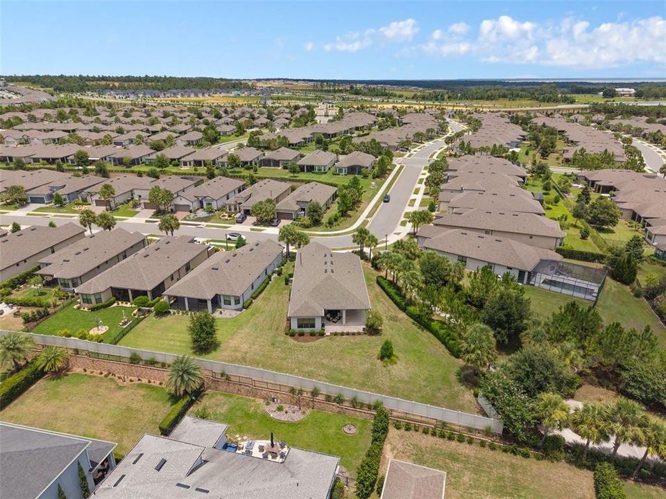 Activo con contrato: $633,900 (3 camas, 3 baños, 2420 Pies cuadrados)