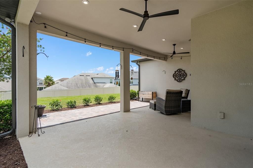 Activo con contrato: $633,900 (3 camas, 3 baños, 2420 Pies cuadrados)