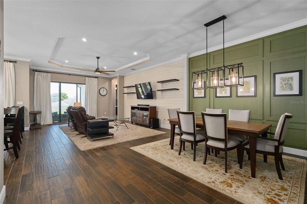 Activo con contrato: $633,900 (3 camas, 3 baños, 2420 Pies cuadrados)