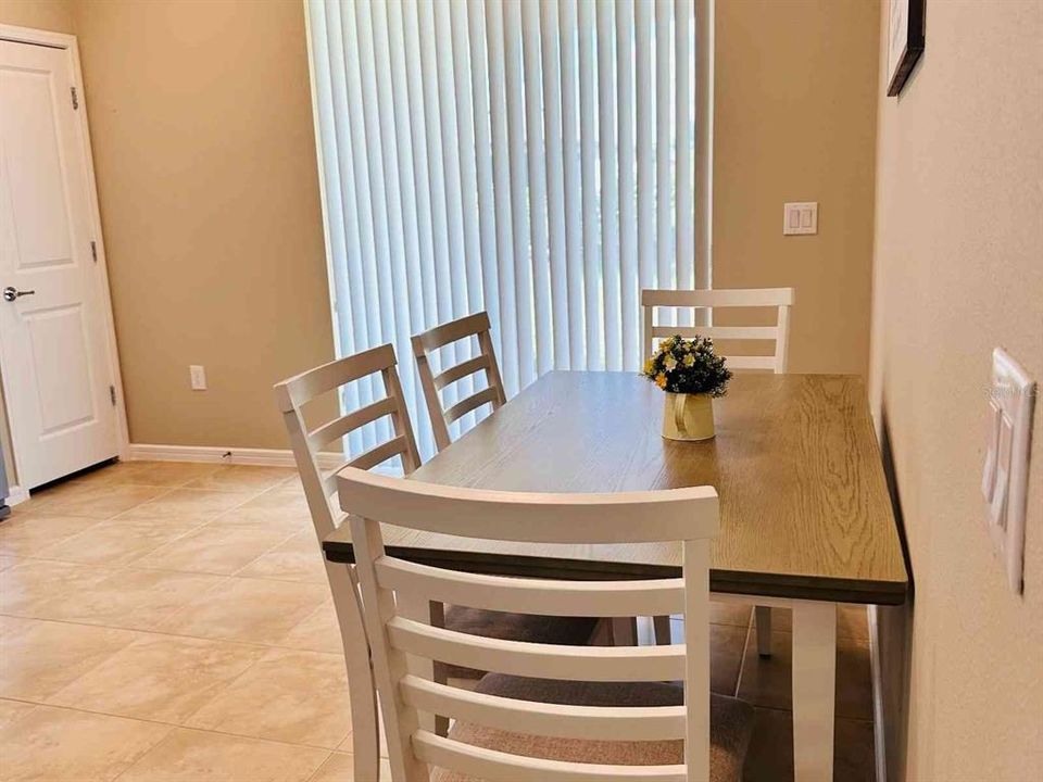 En Venta: $297,000 (3 camas, 2 baños, 1260 Pies cuadrados)