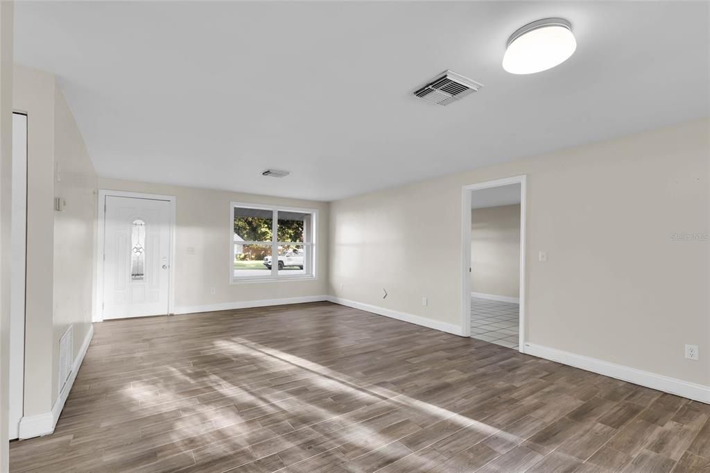 Activo con contrato: $155,900 (2 camas, 2 baños, 1025 Pies cuadrados)