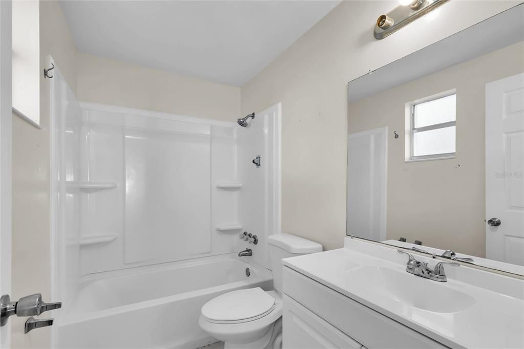 Activo con contrato: $155,900 (2 camas, 2 baños, 1025 Pies cuadrados)