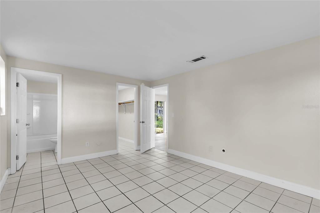 Activo con contrato: $155,900 (2 camas, 2 baños, 1025 Pies cuadrados)