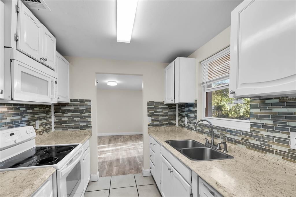 Activo con contrato: $155,900 (2 camas, 2 baños, 1025 Pies cuadrados)