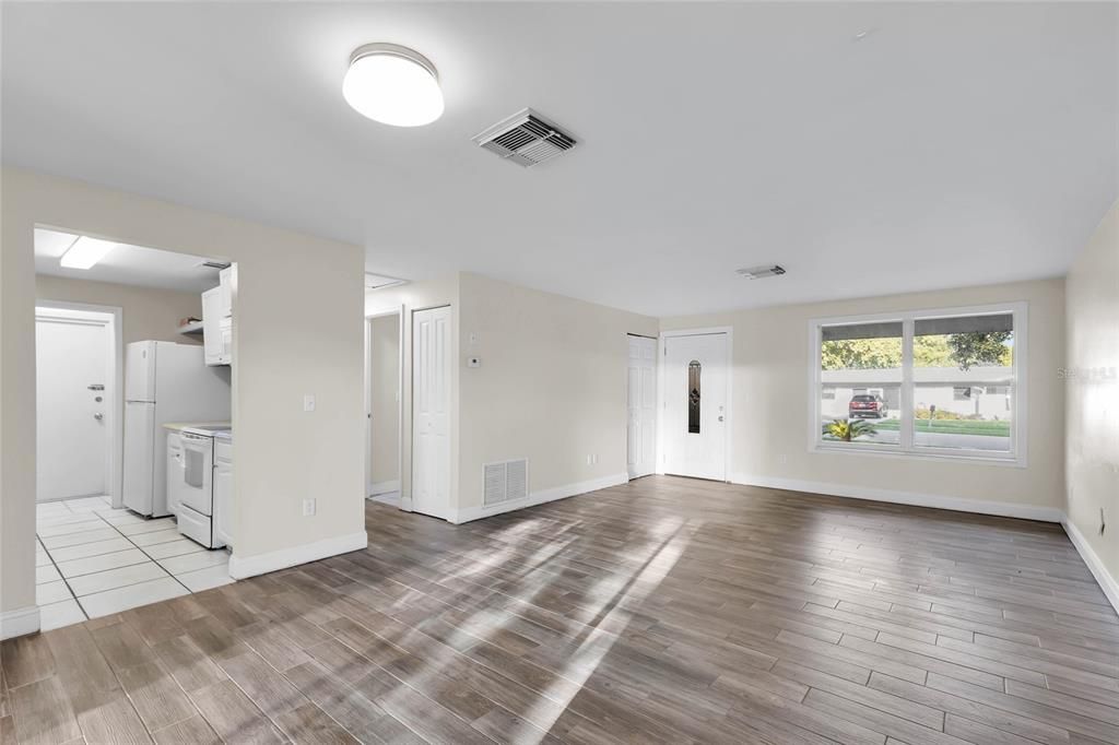 Activo con contrato: $155,900 (2 camas, 2 baños, 1025 Pies cuadrados)