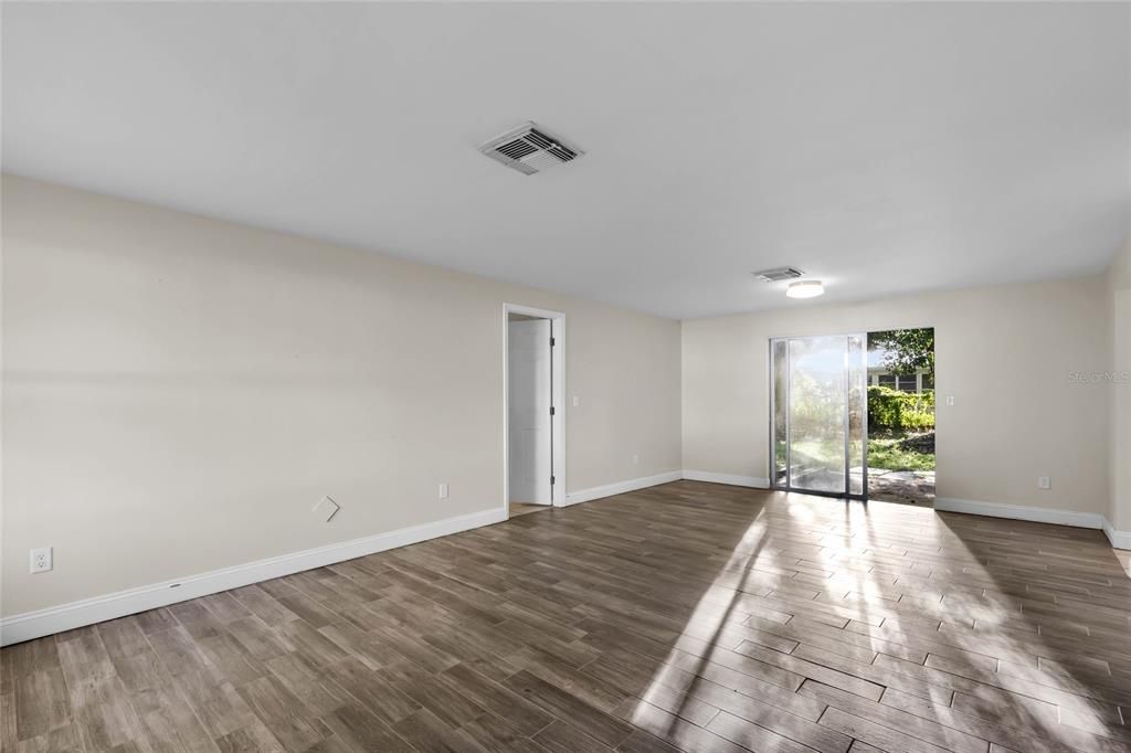 Activo con contrato: $155,900 (2 camas, 2 baños, 1025 Pies cuadrados)