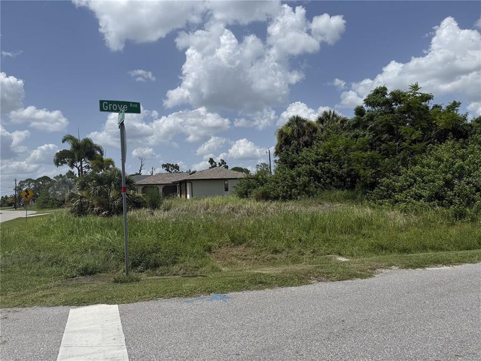 На продажу: $15,900 (0.25 acres)