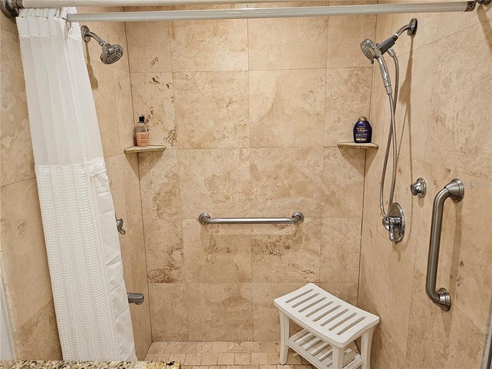 Под контрактом: $89,900 (2 спален, 1 ванн, 800 Квадратных фут)