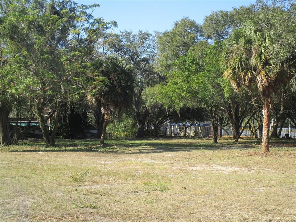 En Venta: $1,600,000 (1.25 acres)