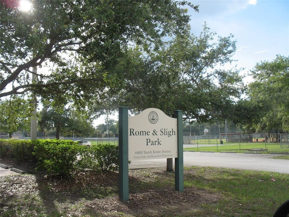 En Venta: $1,600,000 (1.25 acres)