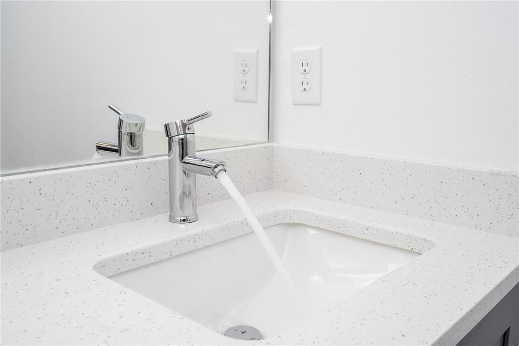 En Venta: $465,000 (4 camas, 2 baños, 1861 Pies cuadrados)