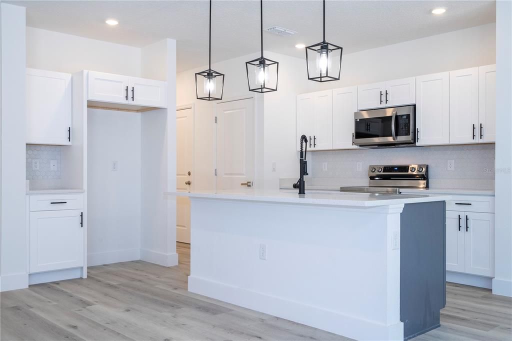 En Venta: $465,000 (4 camas, 2 baños, 1861 Pies cuadrados)