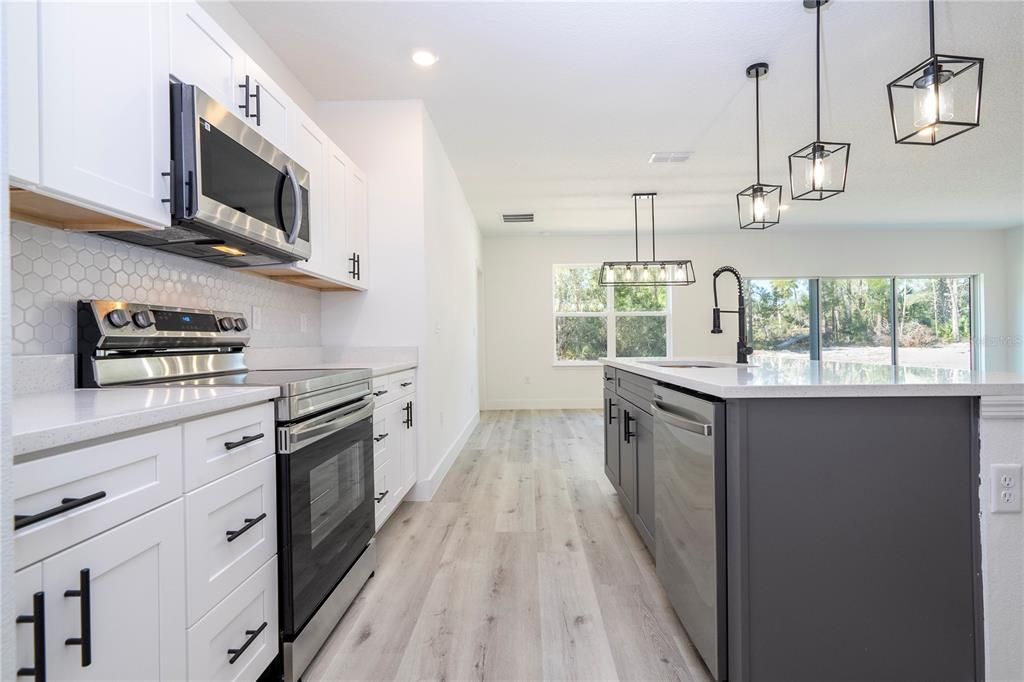 En Venta: $465,000 (4 camas, 2 baños, 1861 Pies cuadrados)