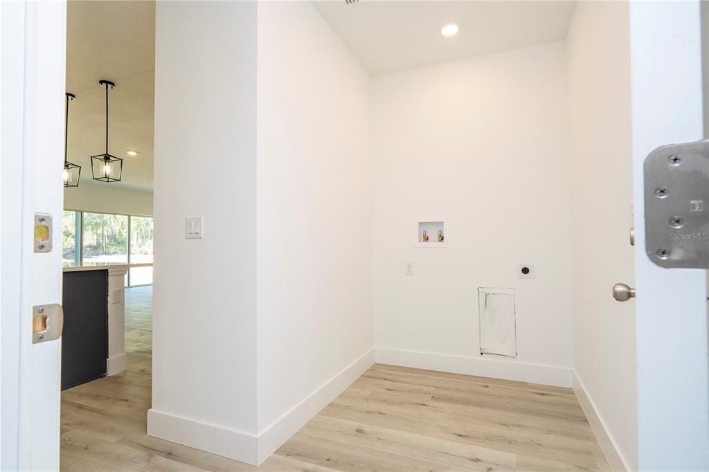 En Venta: $465,000 (4 camas, 2 baños, 1861 Pies cuadrados)